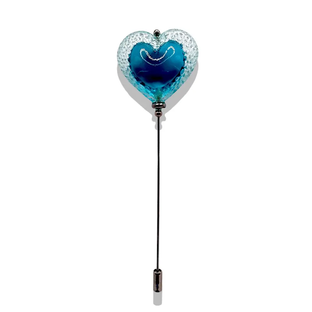 Fibule Cœur Voronoï en résine transparente bleu avec motif ajouré