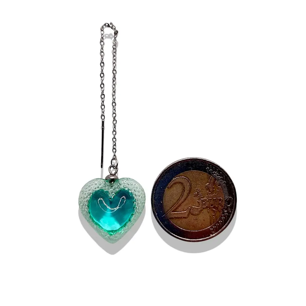 boucle d’oreille cœur voronoï chaîne fine bleue avec pièce 2 euros