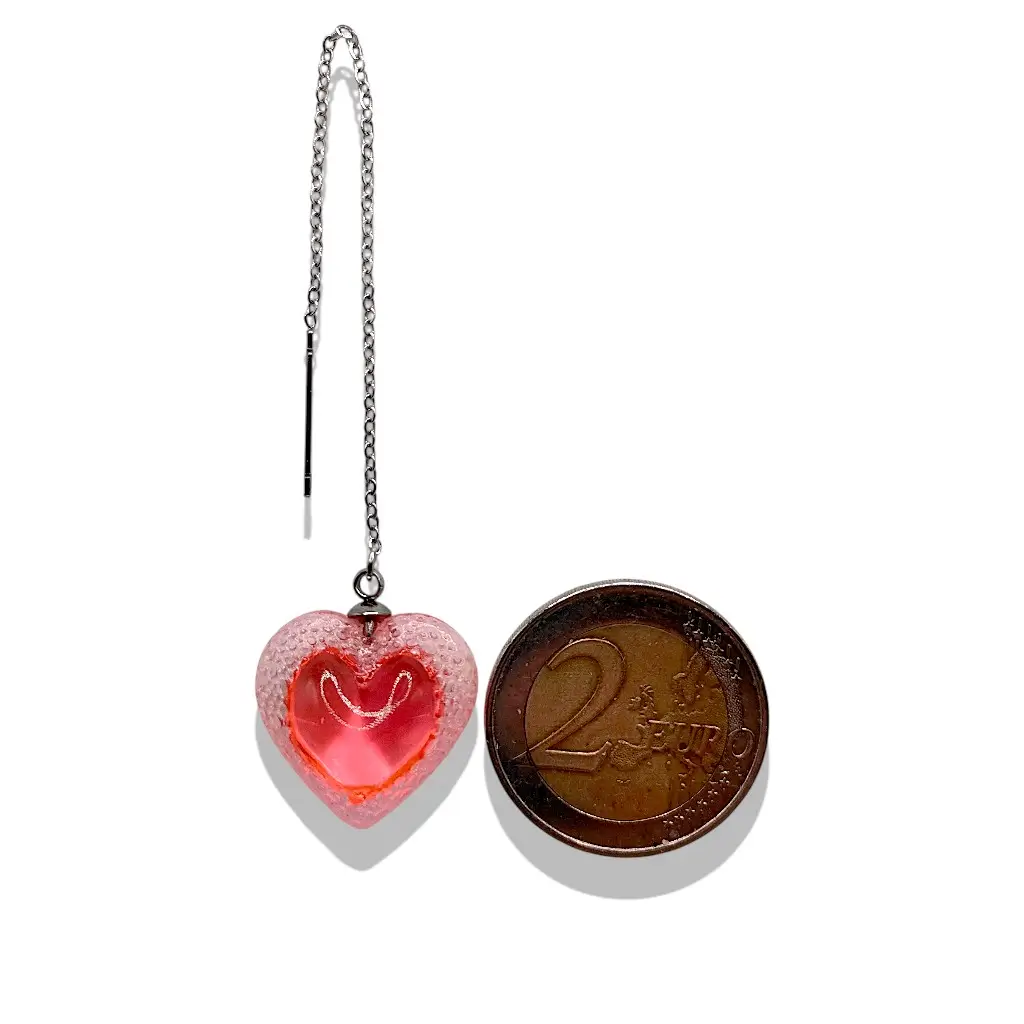 boucle d’oreille cœur voronoï chaîne fine rose avec pièce 2 euros