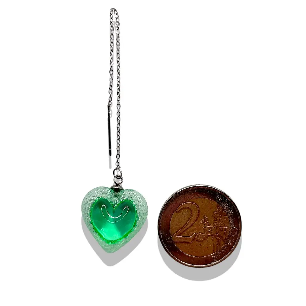 boucle d’oreille cœur voronoï chaîne fine verte avec pièce 2 euros