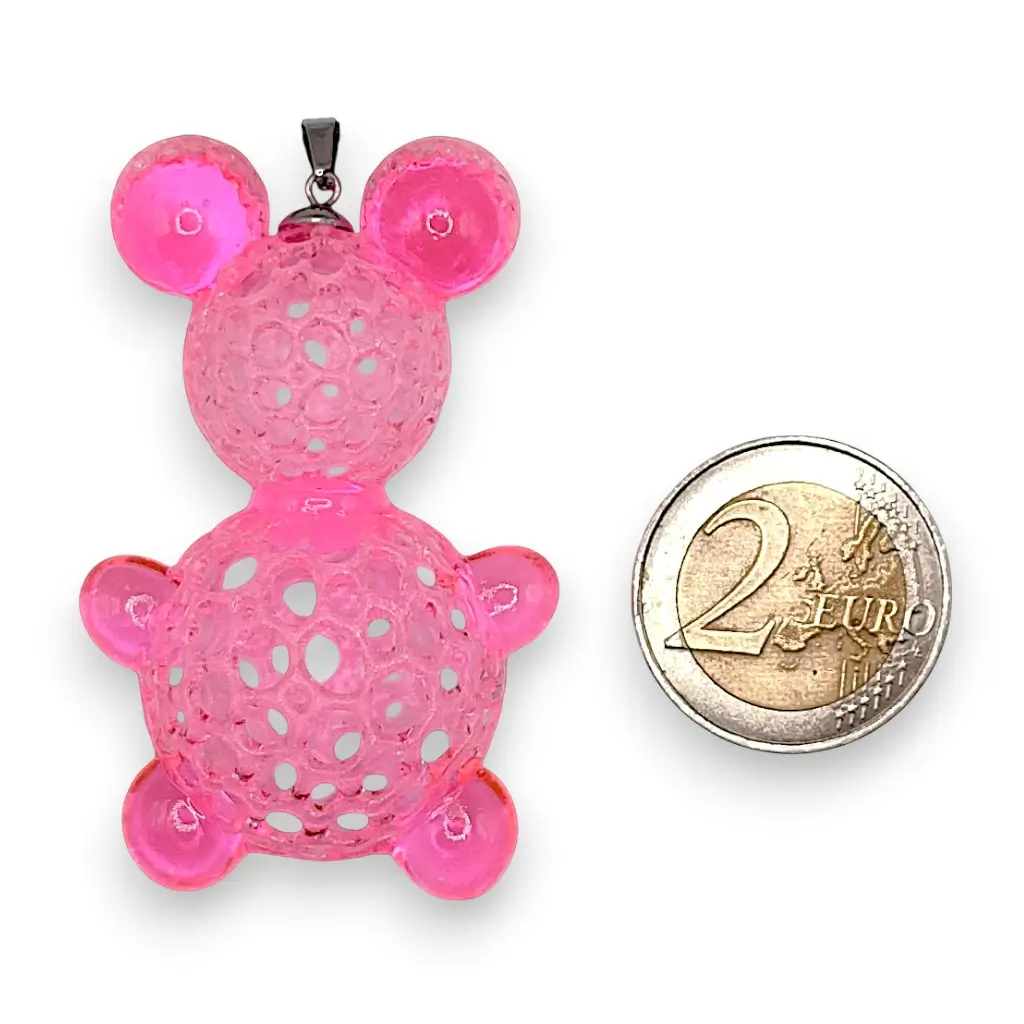 Pendentif Nounours Voronoï rose en résine avec pièce de 2 euros à côté pour visualiser la dimension réelle