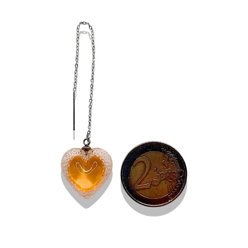 boucle d’oreille cœur voronoï chaîne fine orange avec pièce 2 euros