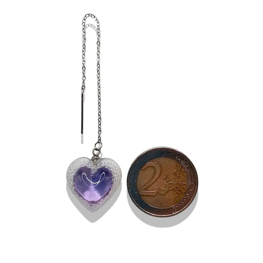 boucle d’oreille cœur voronoï chaîne fine violette avec pièce 2 euros