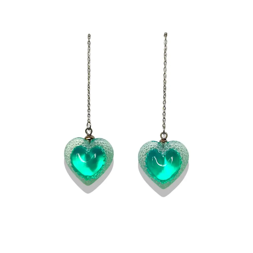paire de boucles d’oreilles cœur voronoï chaîne fine bleues