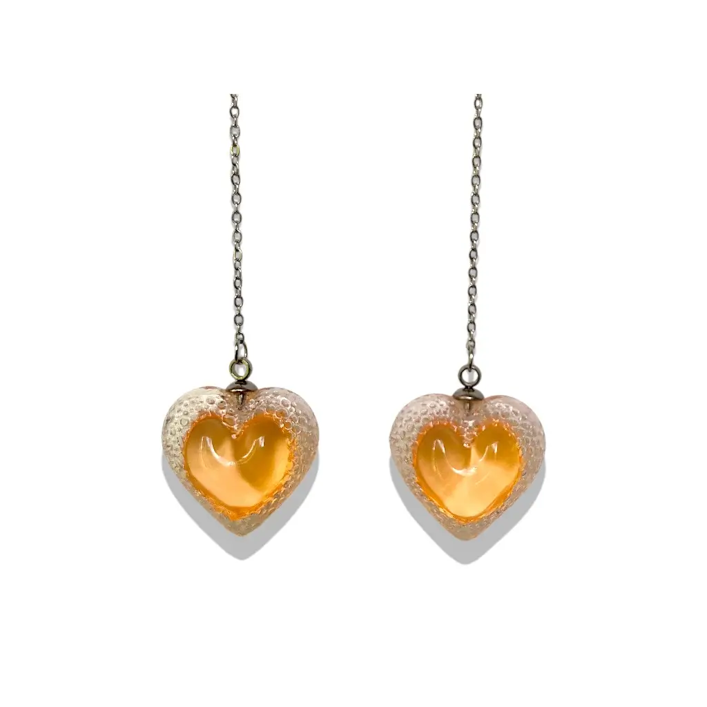 paire de boucles d’oreilles cœur voronoï chaîne fine orange