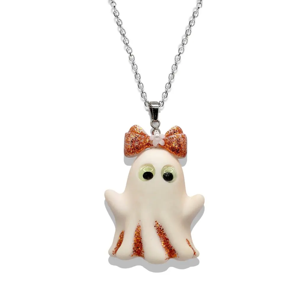 Collier Fantômette cuivrée en résine avec reflets cuivrés et yeux phosphorescents, monté sur chaîne acier inoxydable 50 cm
