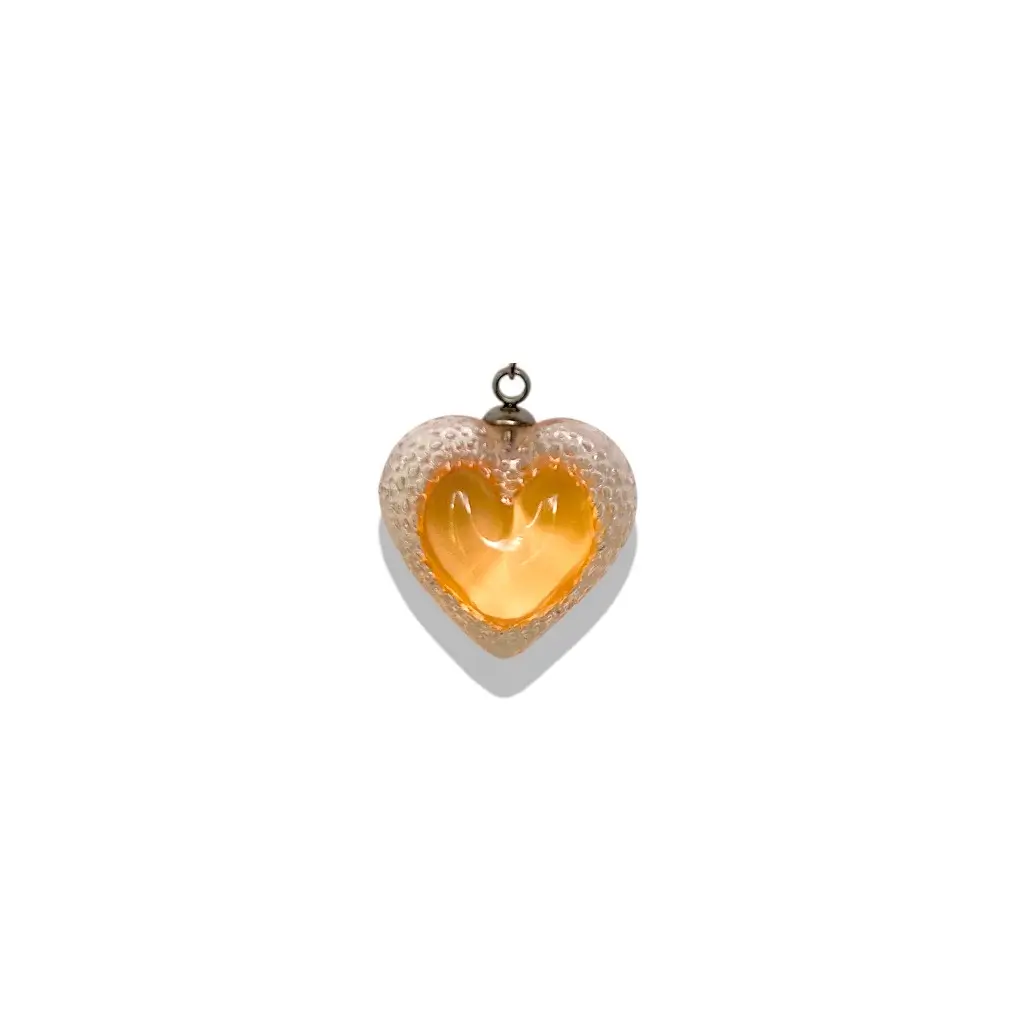 gros plan boucles d’oreilles cœur voronoï orange en résine