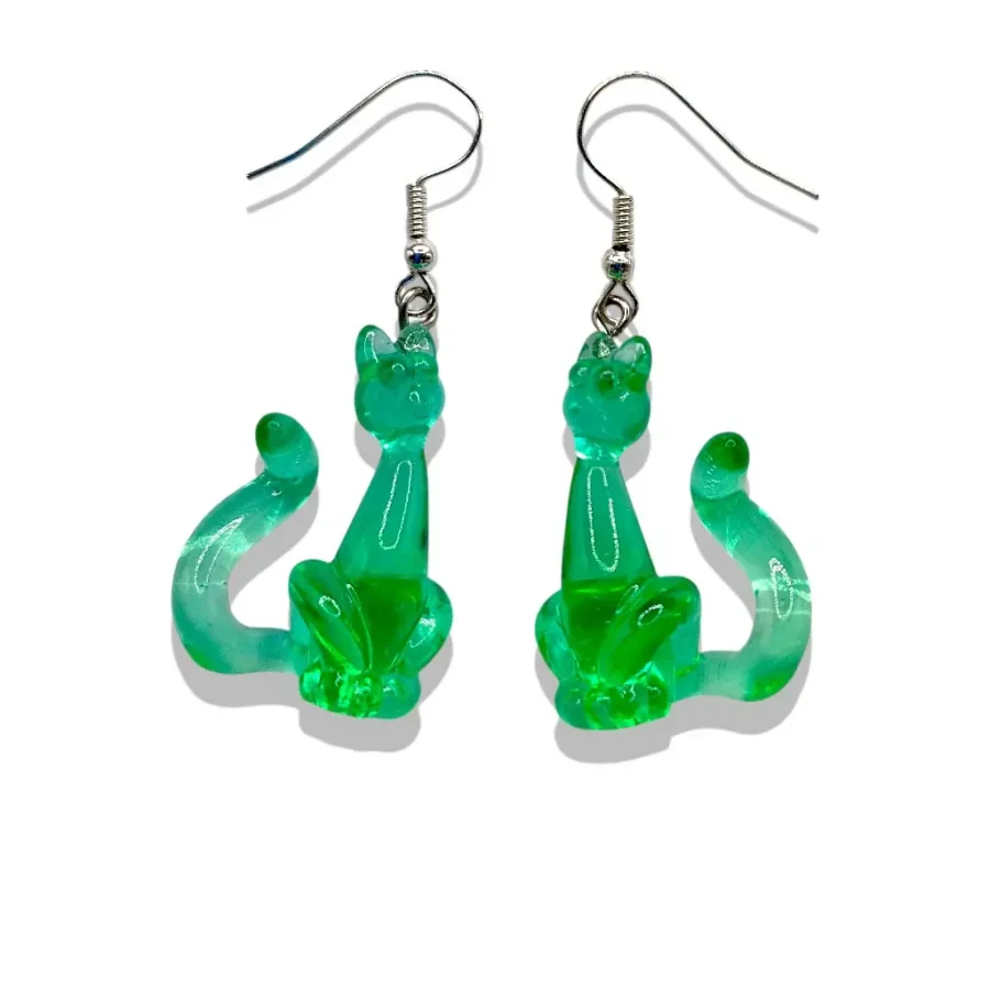 Boucles d’oreilles Chat Ballon vert en résine brillante, bijou fantaisie artisanal fabriqué en France