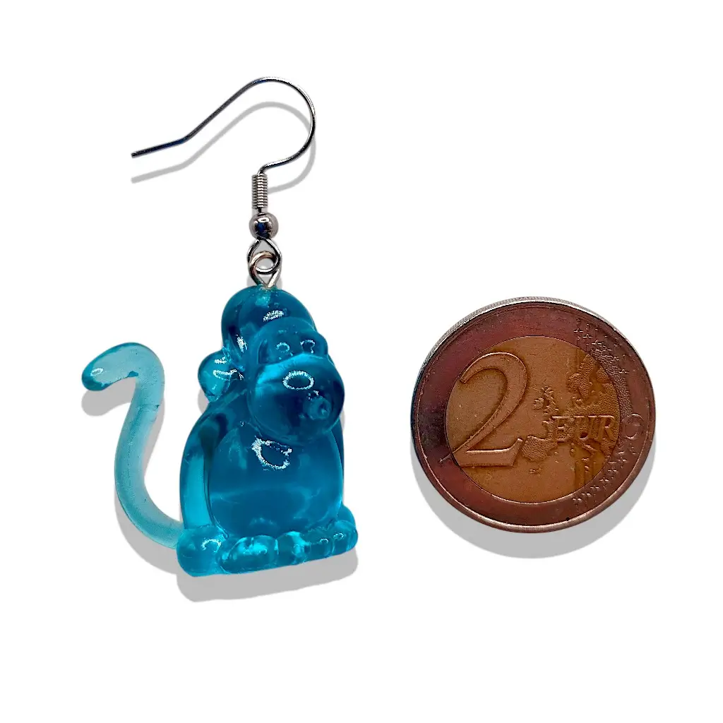 Boucles d’oreilles Singes turquoise avec référence de taille pour visualiser les dimensions