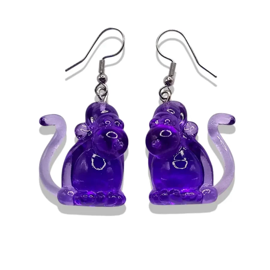 Boucles d’oreilles Singes en résine violette brillante montées sur attaches en acier inoxydable