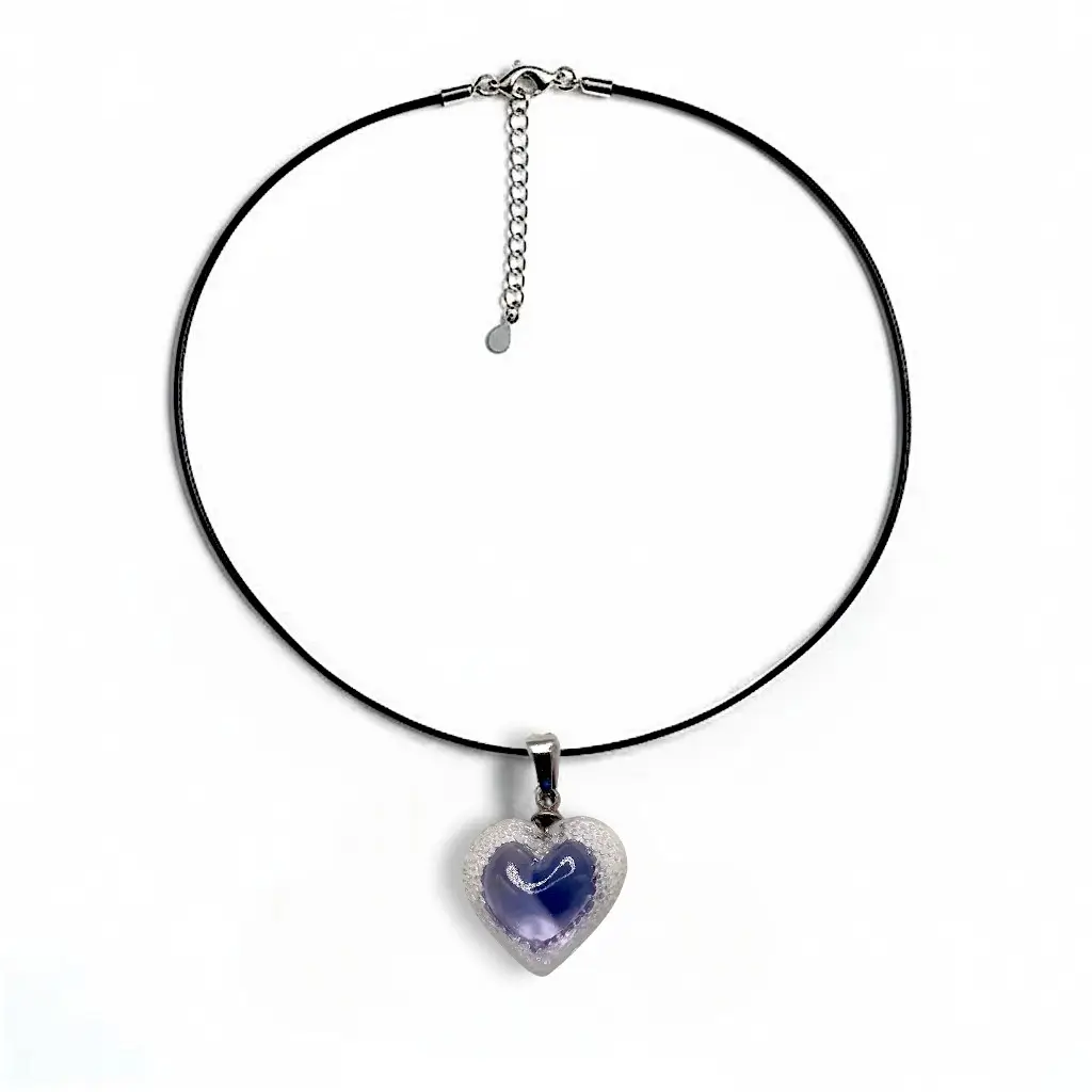 Pendentif cœur Voronoï violet en résine monté sur un cordon en cuir 1 mm avec rallonge en acier inoxydable