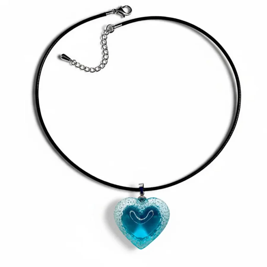 Grand pendentif cœur Voronoï bleu en résine avec cordon en cuir noir de 3 mm