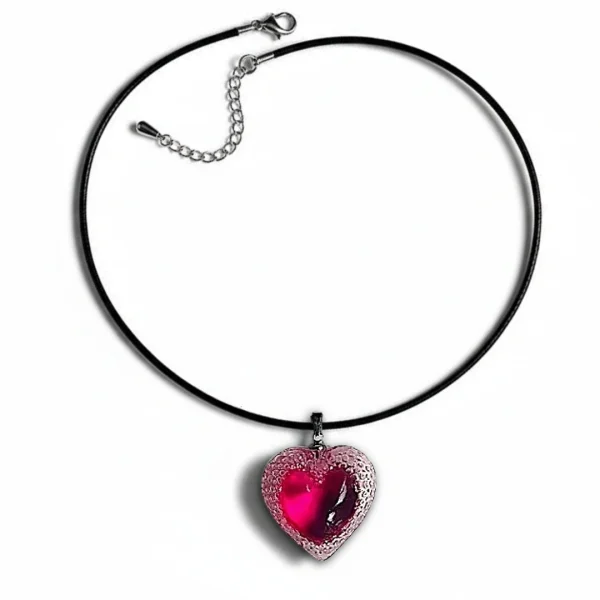 Collier Voronoï en cuir noir avec pendentif cherry en résine, design artisanal et élégant